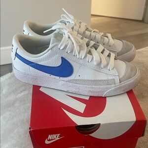 Nike White and Blue Low-Top Sneakers